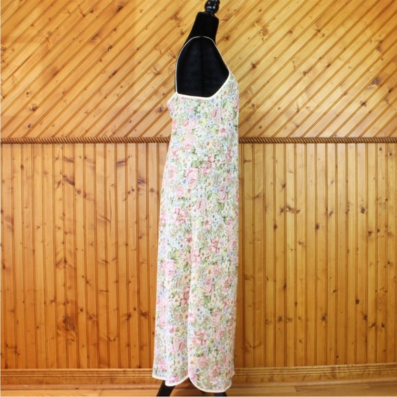 Vintage Diamond Tea Nightgown & Robe Set
Floral - Picture 6 of 14